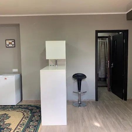 Art Hole Bed & Breakfast Kutaisi Exterior photo